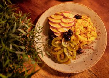 Panquecas com Fruta e Canela